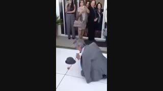 رقص باباکرم پیرمرد در عروسی، کلیپ جالب و دیدنی