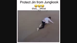 جین و کوکی در حال دعوا کردن بی تی اس(BTS)  بچه ها بدوید بیاید توضیحات  یک سری شایعات در باره جین است که هنوز رد نشده