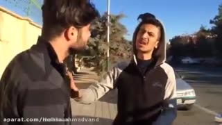 واقعاا همینه!ب یکی میگی فلان خواننده رو دوس دارم بعد میگه باو اینا کین؟بعد خودش واس طرف میمیره