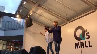 اینم از اجرای لیدرمون (آقا سوهیون گل گلاب)و جوجوی دوست داشتنی گروه یوکیس!