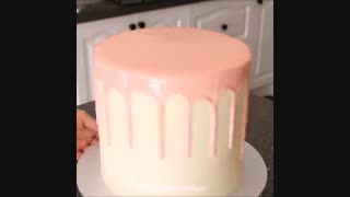 تزیین کیک به همراه گل