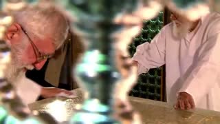 تا اشک بریزیم:غبار روبی از ضریح مطهر حضرت رضا