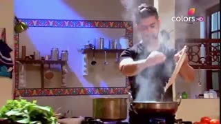 اعتراف سورج به عشق ایملی در مقابل چکور