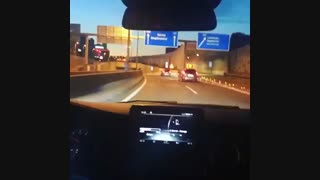 آهنگ kasirga ( طوفان) با صدای امراه