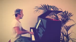 اجرا پیانو آهنگ Happier از Ed Sheeran