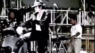 مایکل جکسون در حال تمرین رقص