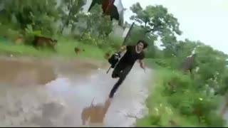 دزدی کردن  کارانویر در نقش ویراج در فیلم dil pe dil dueکه نقش منفی داره