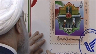 امضای تمبر یادبود مراسم تحلیف دوازدهمین رییس‌جمهور توسط سران سه قوه