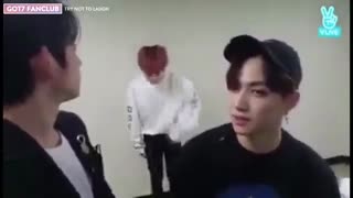 GOT7 funny moment فانی مونت بسی فااان و خنده دار و البته جدیدد از پسرای گات سون ۸__۷ جوون دخترامو:/ پسرامو؟!  ۸O۸
