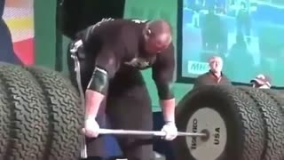 بلندکردن وزنه هزار پوندی توسط "شهریار"«ملیت ایرانی آمریکایی»