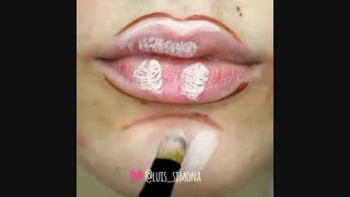 حجم دادن به لب