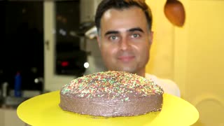 طرز تهیه کیک تولد خوشمزه در فودآکادمی با ایمان