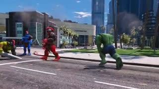 نبرد هالک شگفت انگیز با هالک های قرمز، سبز، آبی و هالک خاکستری