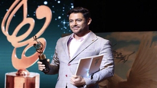 جایزه به محمدرضا گلزار بعد از 17 سال در جشن حافظ