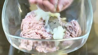 تهیه همبرگر خوشمزه در فودآکادمی آشپزی با ایمان