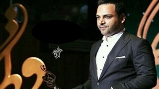 دریافت جایزه بهترین چهره تلویزیون هفدهمین جشن حافظ، توسط احسان علیخانى