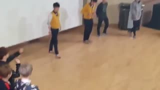 چهار پسر جلوی پسرای EXO