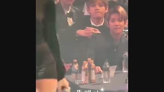 چشم چرونی کردنه بکهیون و تهیونگ