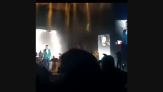 طعنه احسان خواجه امیری به آزاده نامداری در کنسرت شب گذشته اش