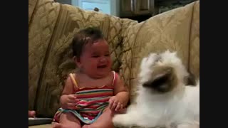 سگ واقعا باوفاست...ببین چقد بچه رو  میلرزونه.چه جووووورم!!!