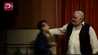 روحانی سرشناس ستاره تئاتر اکبر عبدی/قهقه های دختر و پسران مبتلا به ای بی در شب درخشش ستاره سینمای ایران روی صحنه