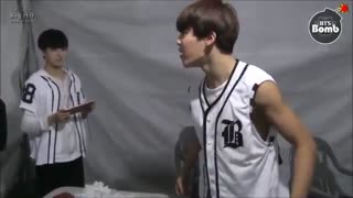 قیافه ی جیمین وقتی عصبانی میشه 