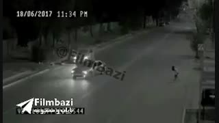 نجات جان یک دختر بچه توسط نیرو هاى ماورایى که توسط دوربین هاى مدار بسته گرفته شده
