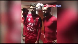 چالش مانکن پرسپولیسیا تو رختکن فقط مهدی و رامین رو عشقه-هرگز نشه فراموش نظر و لایک و بازدید نشه خاموش