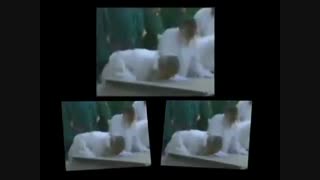 غبار روبی حرم امام رضا (ع) توسط مقام معظم رهبری