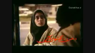 دختری با کفشهای کتانی