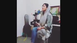 وای خیلی قشنگ میخونه