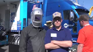 کار با دستگاه جوشکاری میلر در رویداد سالانه  ConExpo