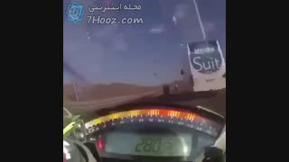 تصادف وحشتناک موتورسوار با سرعت مرگبار ۳۰۰ کیلومتر