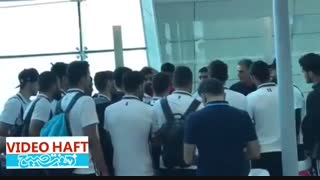 اختصاصی- جلسه سرپایی کی روش با ملی پوشان در فرودگاه دبی