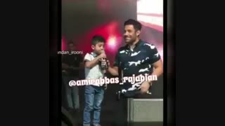 اهنگ خواندن امیر عباس(کچیلیک)در کنسرت محمدرضا گلزار
