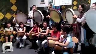 تمرین گروهی دف و تنبک نوازی هنرجویان استاد فرهاد بادپا