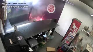 انفجار ۷۰  فشفشه در پیتزافروشی