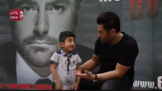 رقص و غافلگیری بچه معروف ترین پسر ایران در بک استیج کنسرت محمدرضا گلزار