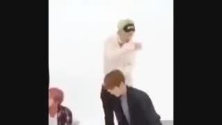 عطسه های بدموقع تهیونگ!