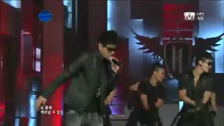 اجرای زیبای آهنگ Break Down از kim hyun joong