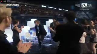 Kim Hyun Joong  MAMA 2011 Best Male Solo Artist