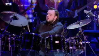 میدونستید بازیگر نقش سمول تارلی در سریال تاج وتخت، یک نوازنده ی درام حرفه ایست؟