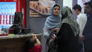 دوربین مخفی دیدنی در یک رستوران : خانمه با اعتماد به نفس سفارش میده