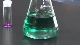 تغییر رنگ منگنز در اعداد اکسایش متفاوت(واکنش شکر با پتاسیم پرمنگنات)