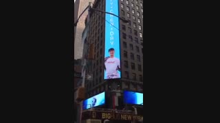 ال سی دی میدان تایمز به مناسبت صدا طلای اکسو!