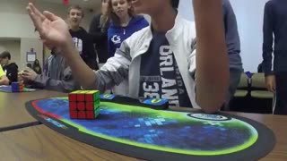 رکورد دنیا در حل مکعب روبیک 4.69 ثانیه
