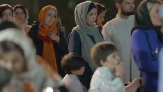 این آدمها برای گرفتن بلیط سفر به پاریس تا ارگ تجریش آمده بودند.