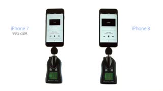 تست صدای اسپیکر  آیفون 8 در برابر آیفون 7