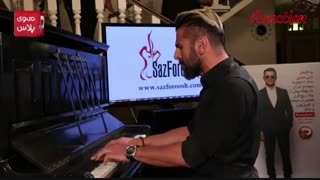 پیانو زدن و آواز خواندن امین حیایی به انگلیسی