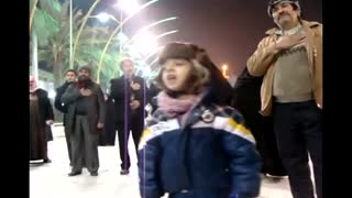 کلیپ جالب نوحه خوانی مداح خردسال در بین الحرمین